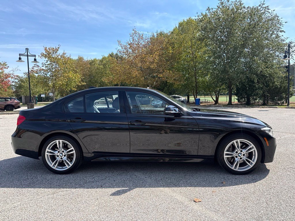 Used 2017 BMW 330i xDrive Sedan AWD/4WD image 10