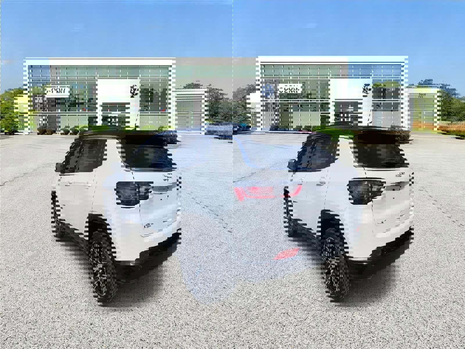 Used 2024 Jeep Compass Limited w/ Elite Group image 3