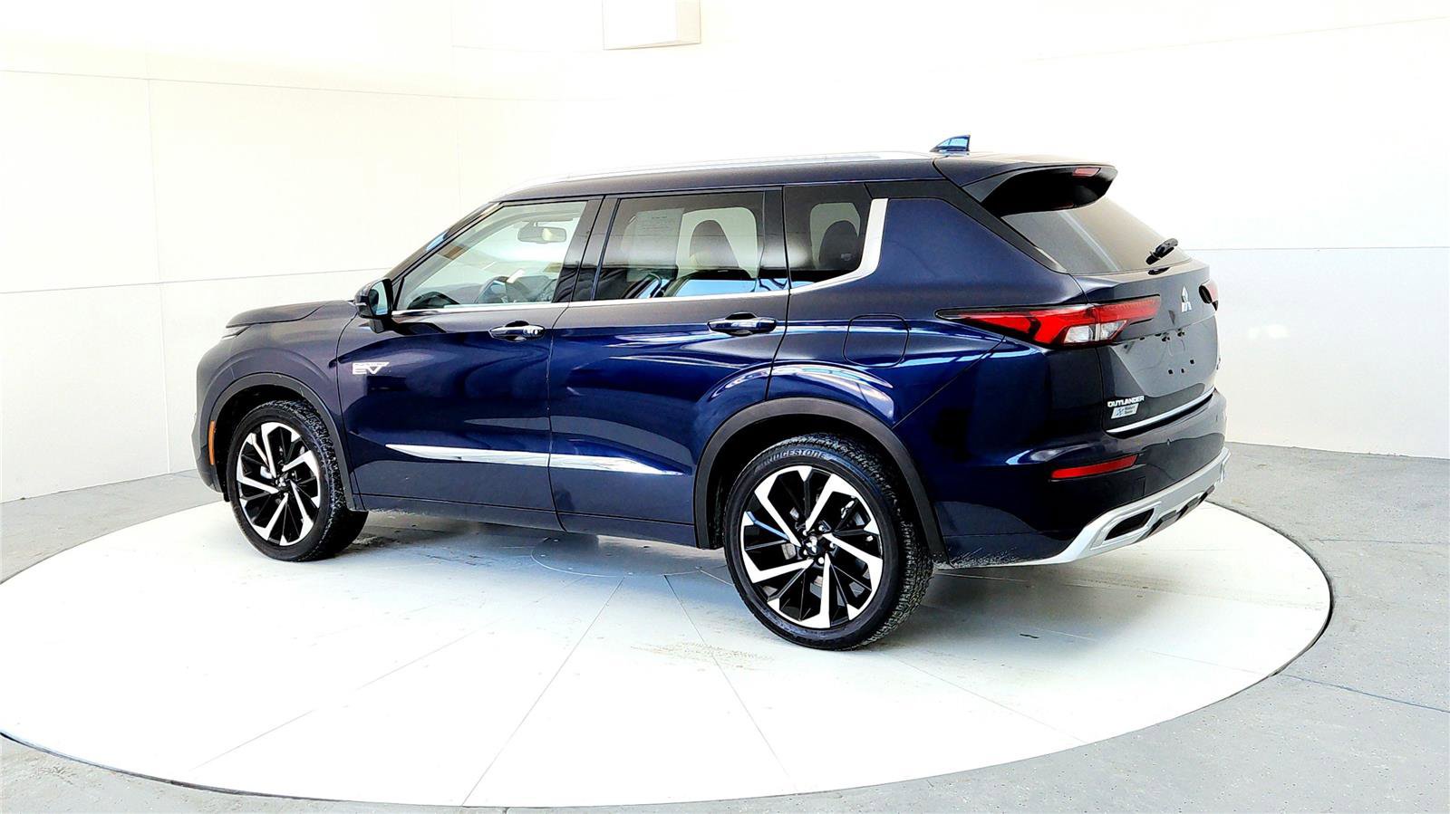 Used 2025 Mitsubishi Outlander SEL image 4