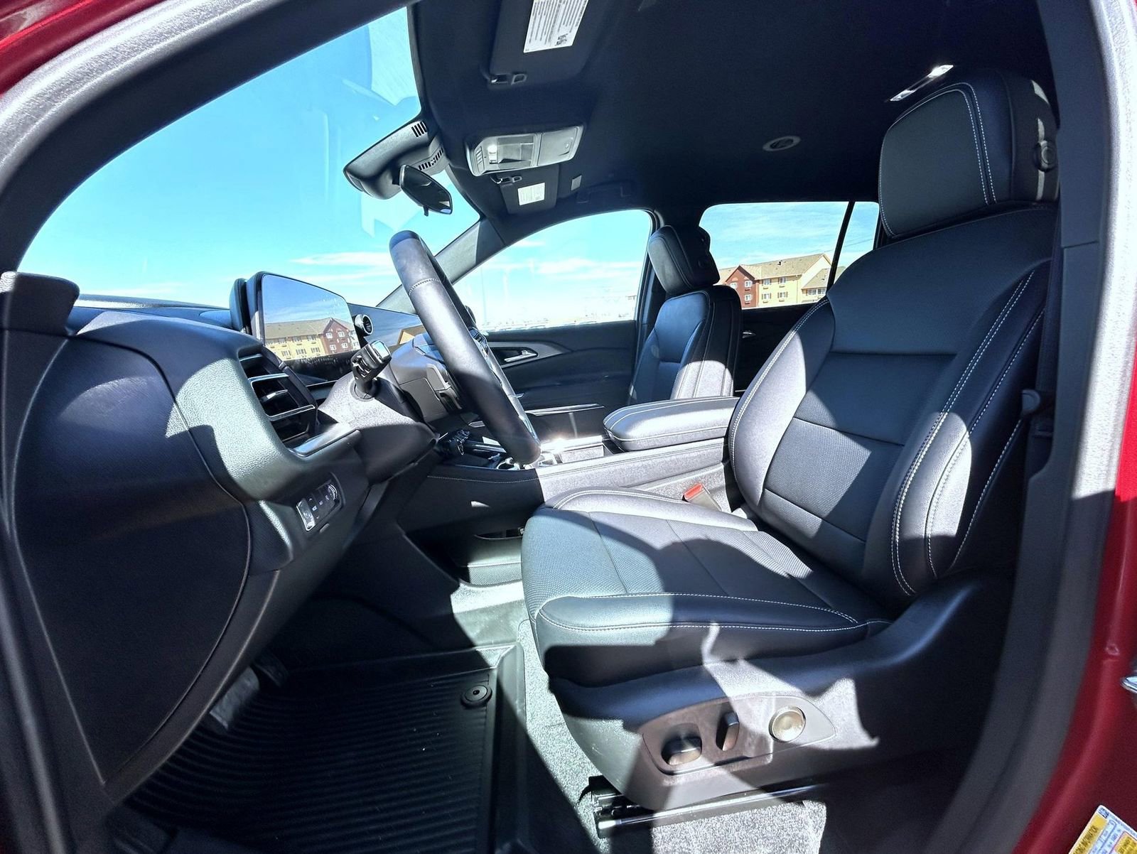 Certified 2025 Chevrolet Traverse LT w/ Driver Confidence Package image 10