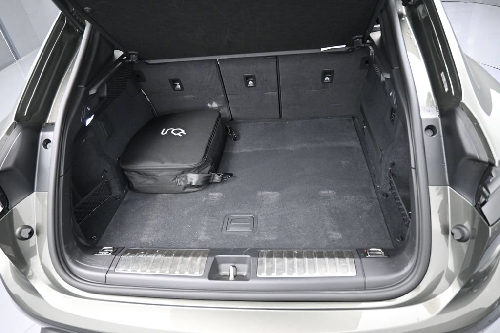 Certified 2025 Porsche Macan Turbo Electric AWD/4WD image 34