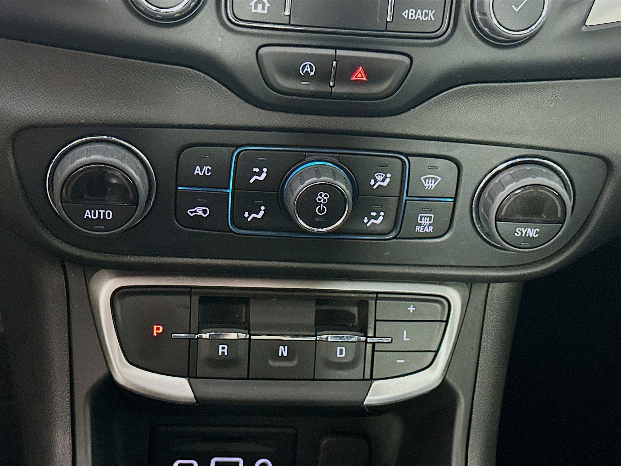 Used 2024 GMC Terrain SLT image 23