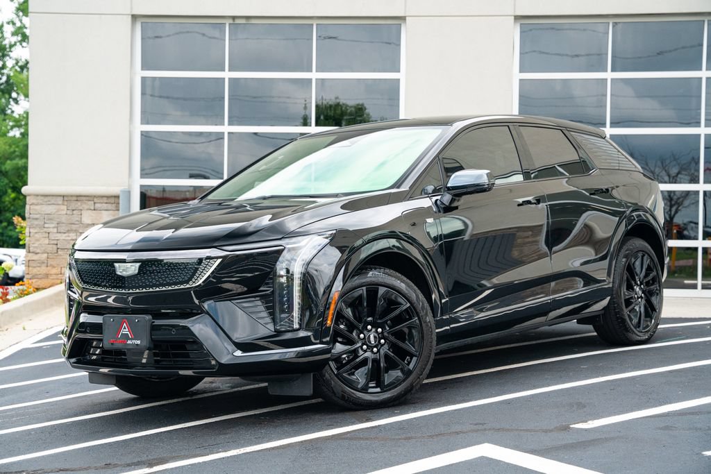 Used 2025 Cadillac Optiq Sport 1 w/ LPO, ONYX Package AWD/4WD image 2