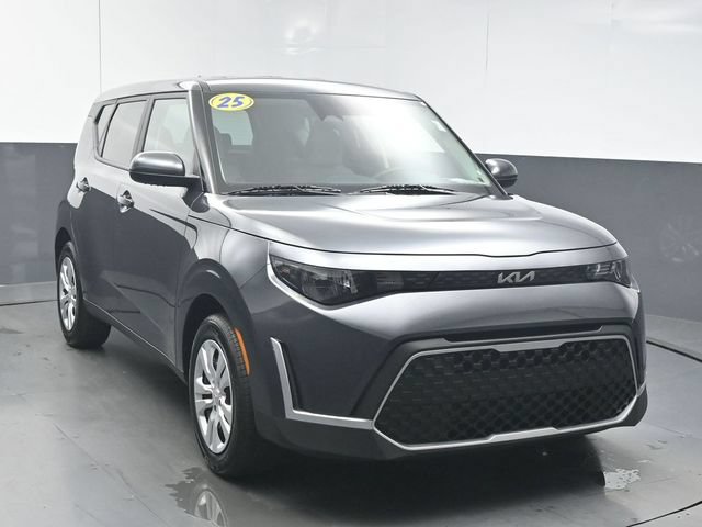 Used 2025 Kia Soul LX FWD image 2
