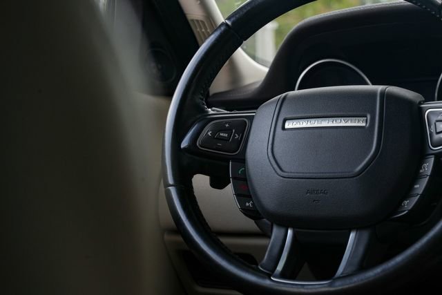 Used 2015 Land Rover Range Rover Evoque Pure image 36