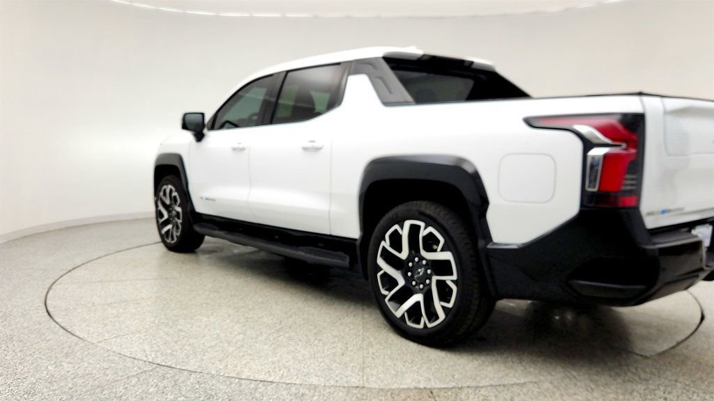 Used 2024 Chevrolet Silverado EV RST AWD/4WD image 7