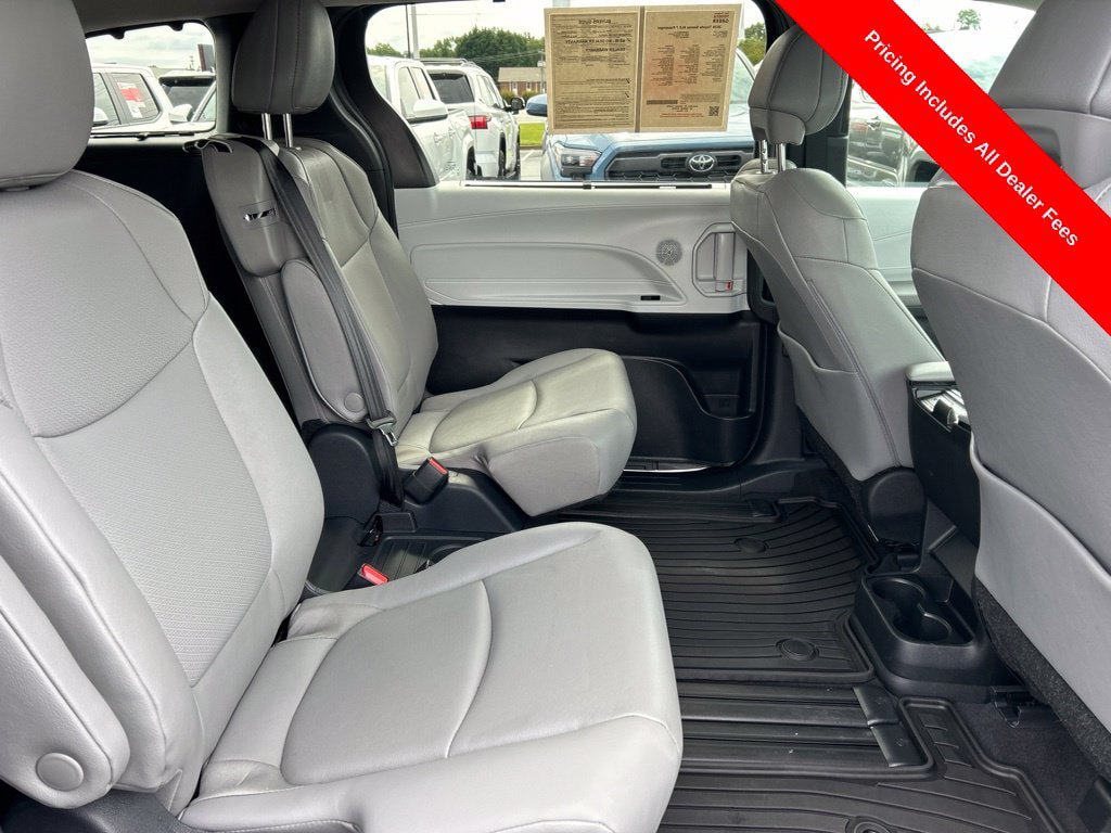 Used 2026 Toyota Sienna XLE FWD image 21