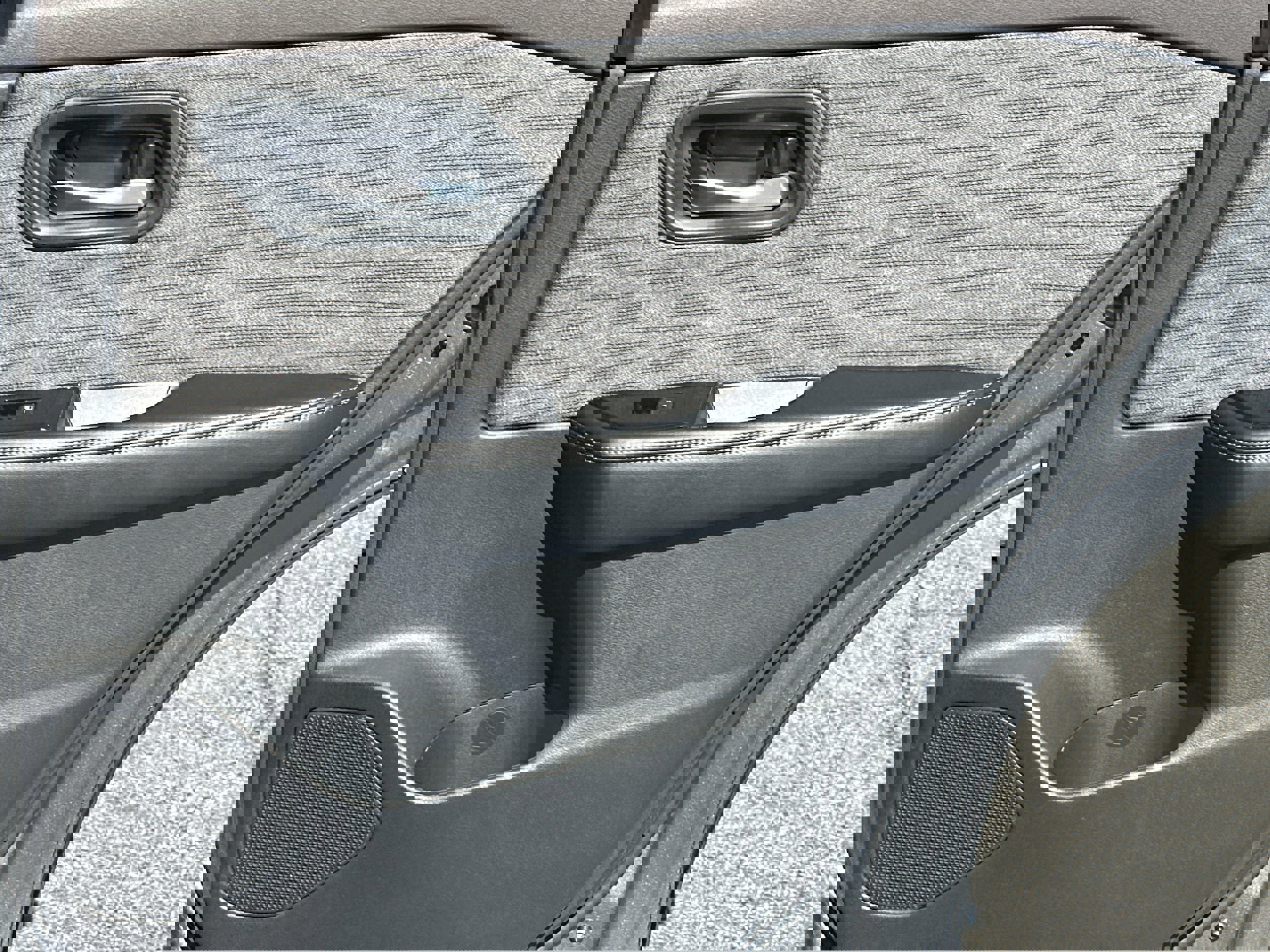 Used 2023 Nissan Rogue SV image 16