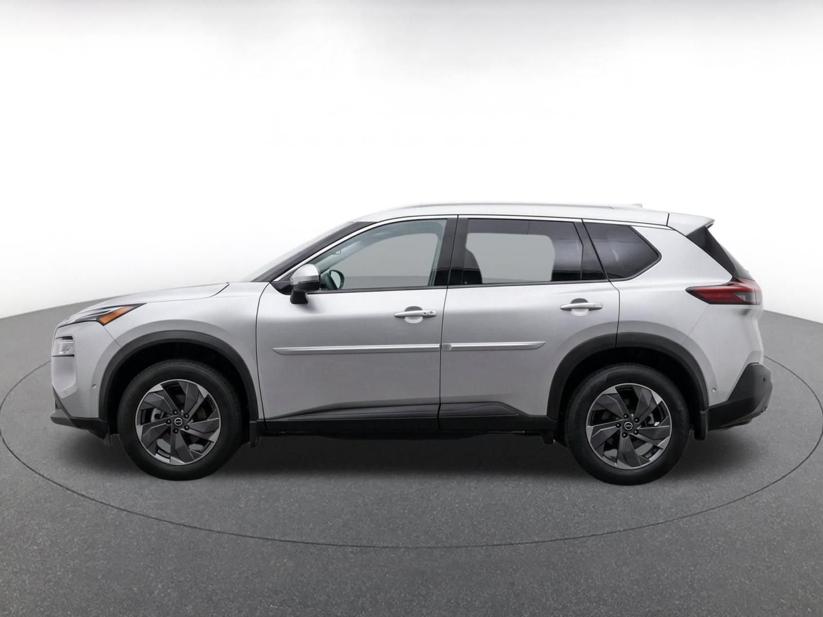 Used 2025 Nissan Rogue SV FWD image 4