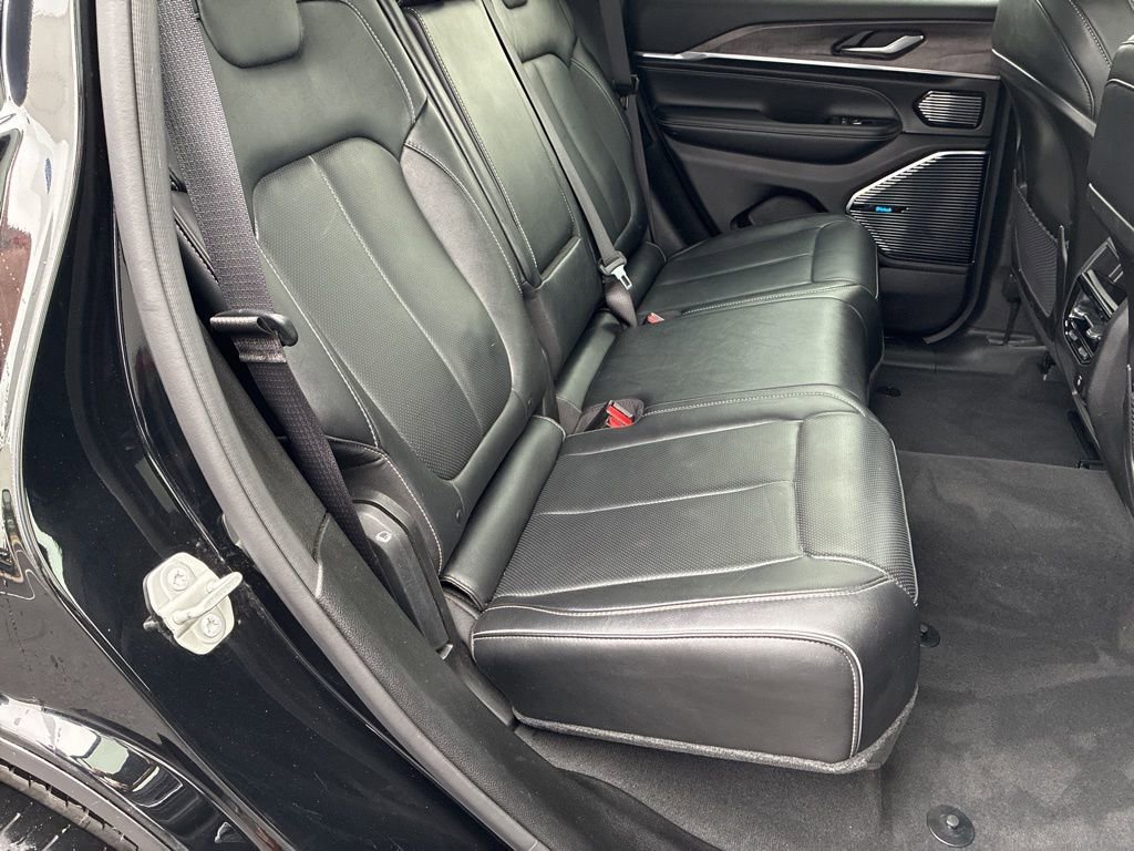Used 2022 Jeep Grand Cherokee Overland w/ MOPAR Finishing Package AWD/4WD image 21