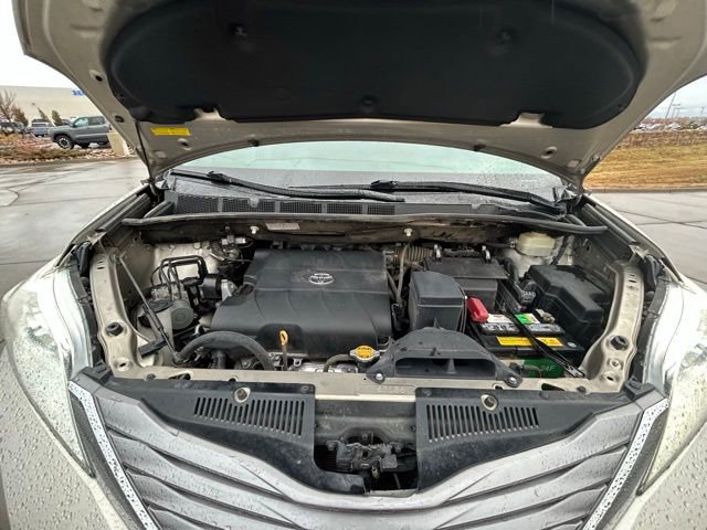 Used 2016 Toyota Sienna XLE image 29