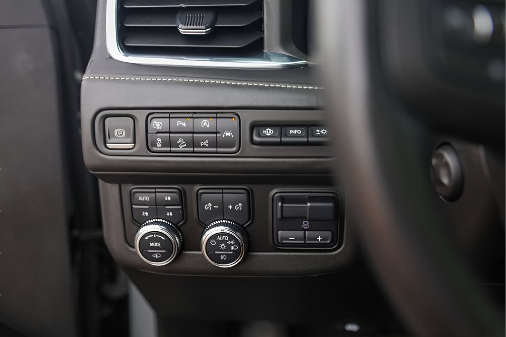 Used 2023 GMC Yukon Denali Ultimate AWD/4WD image 17