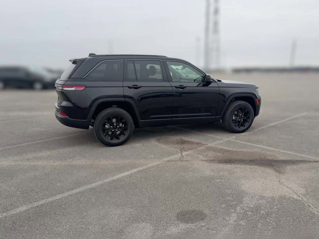 New 2026 Jeep Grand Cherokee Altitude image 13
