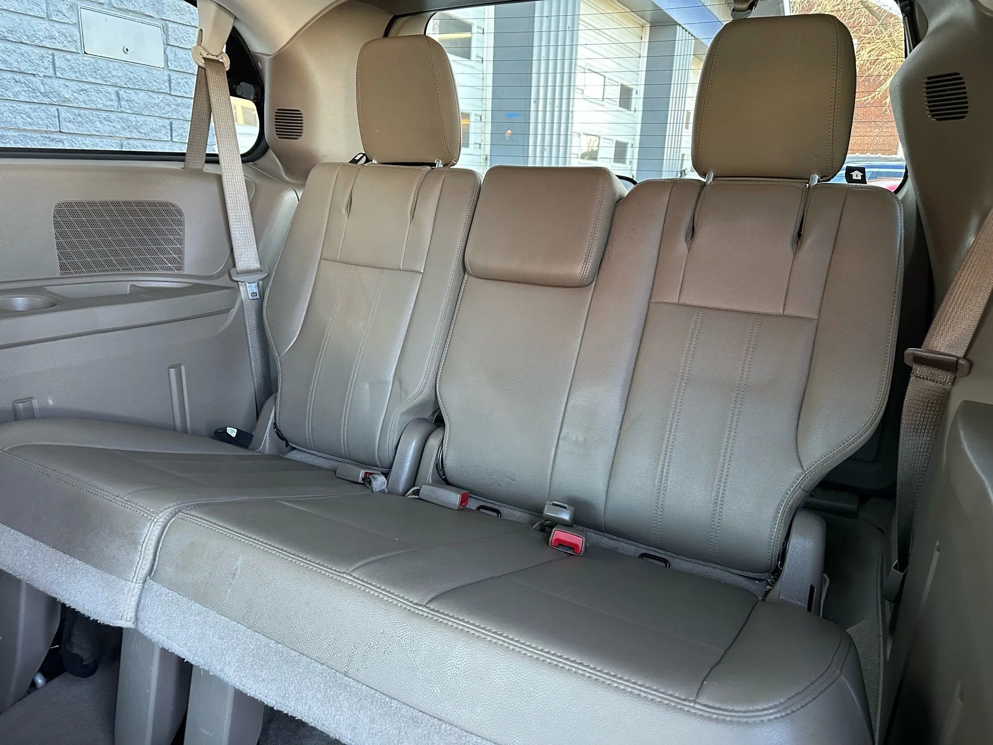 Used 2016 Chrysler Town & Country Touring FWD image 12