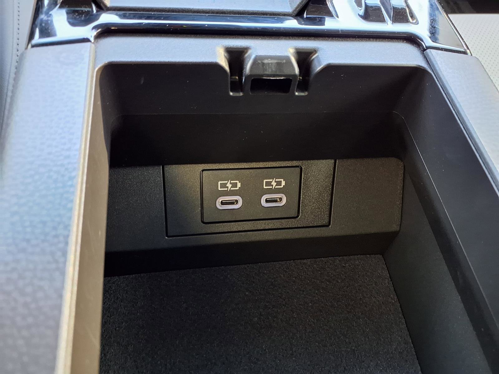 Used 2025 Toyota Prius XLE FWD image 12