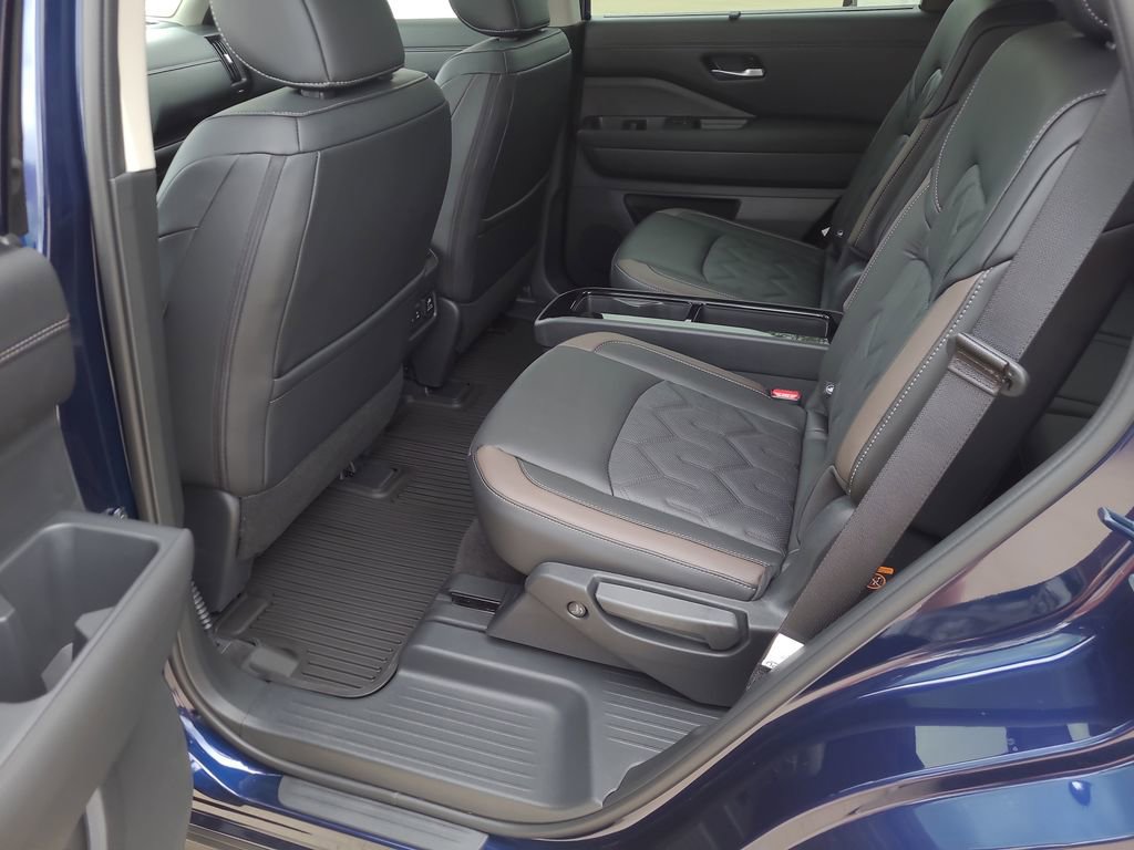 New 2026 Nissan Pathfinder Platinum FWD image 9