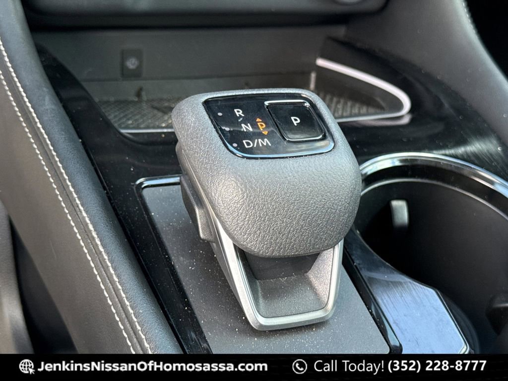 Used 2025 Nissan Rogue Platinum w/ Tech Package image 40