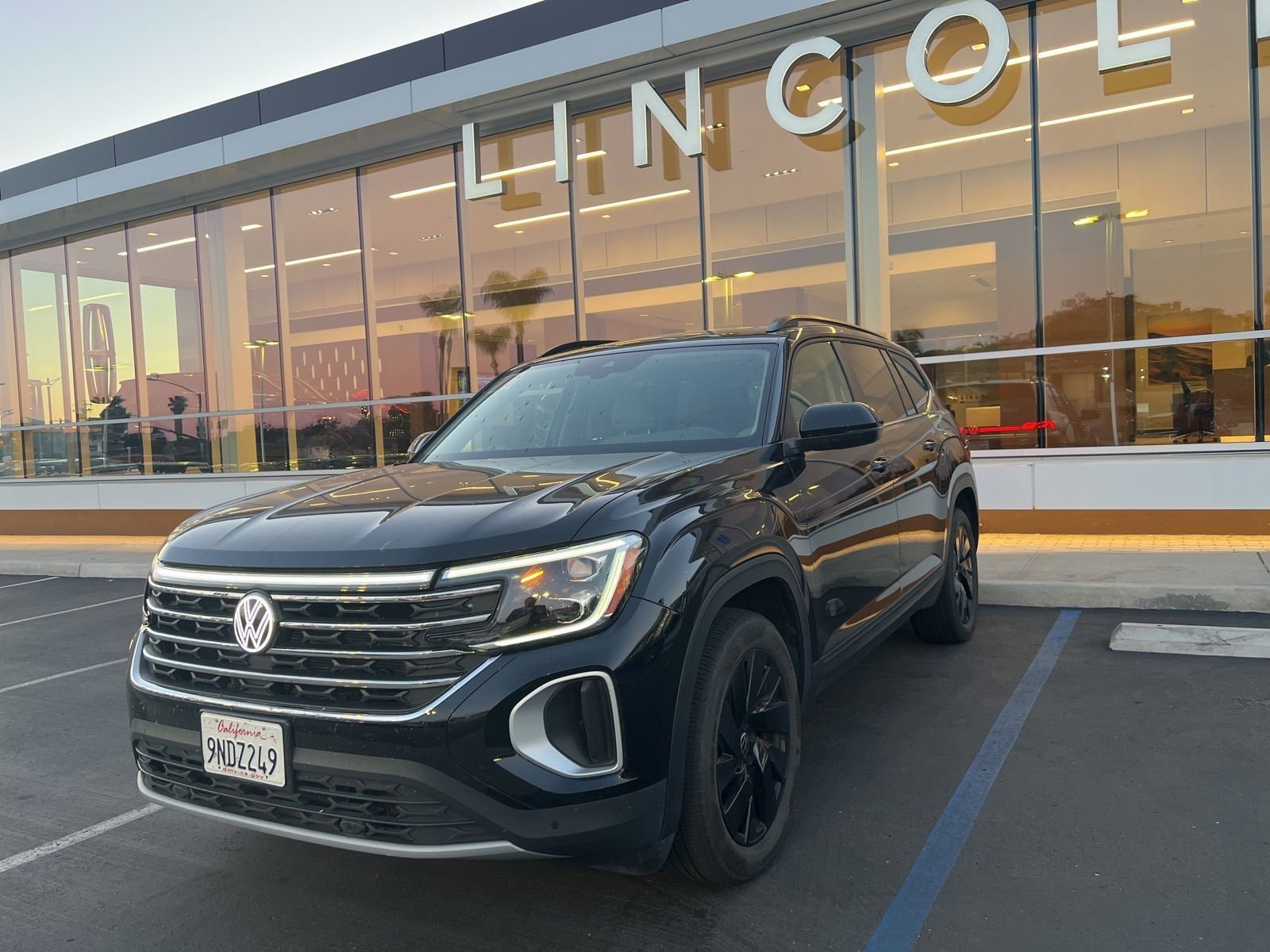 Used 2024 Volkswagen Atlas SE w/ Panoramic Sunroof Package image 12