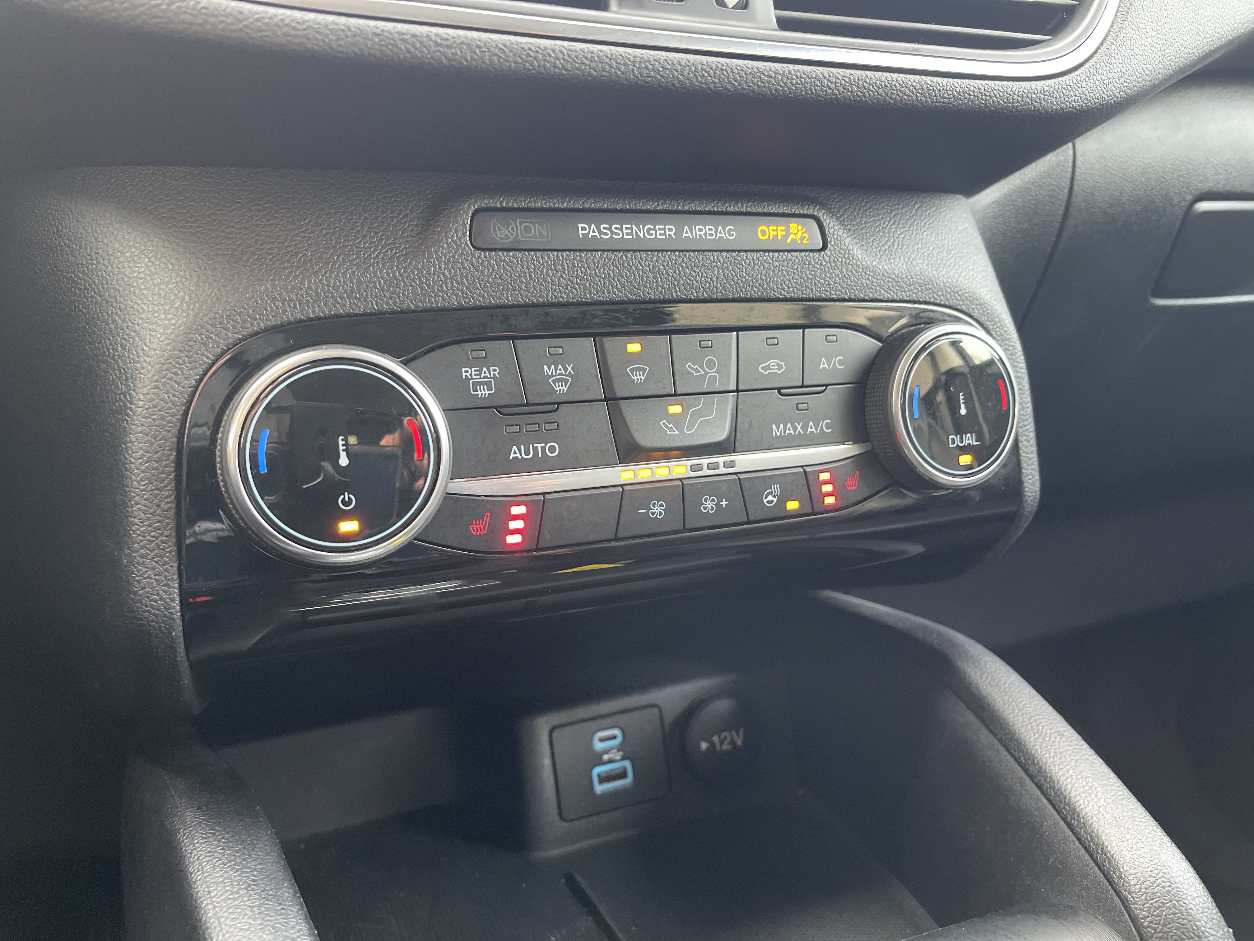 Certified 2022 Ford Escape Titanium image 23