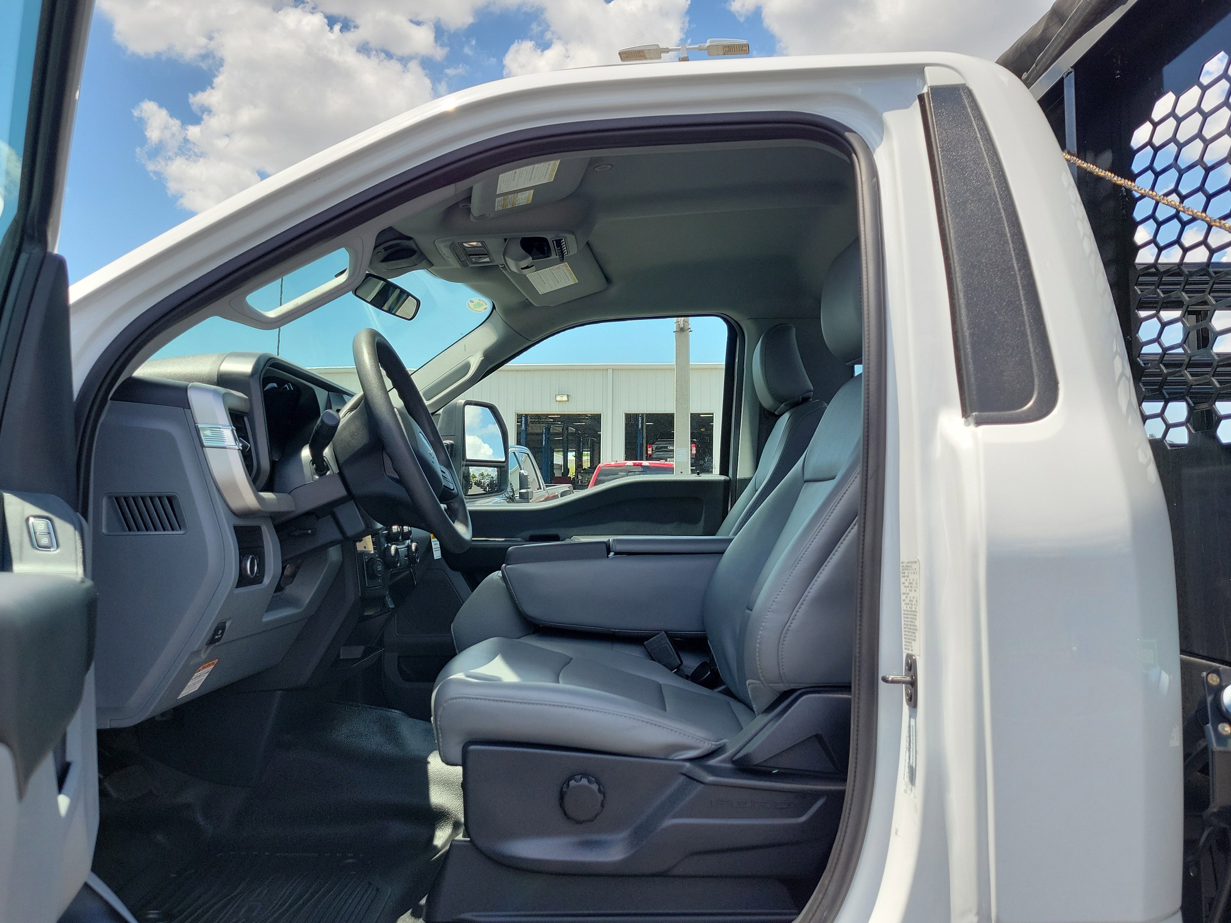 Used 2024 Ford F550 4x4 Regular Cab Super Duty image 11