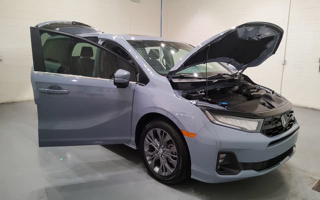 Certified 2026 Honda Odyssey Touring image 9