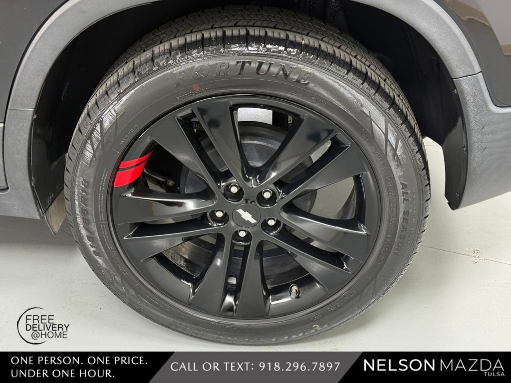 Used 2020 Chevrolet Trax LT w/ Redline Edition image 12