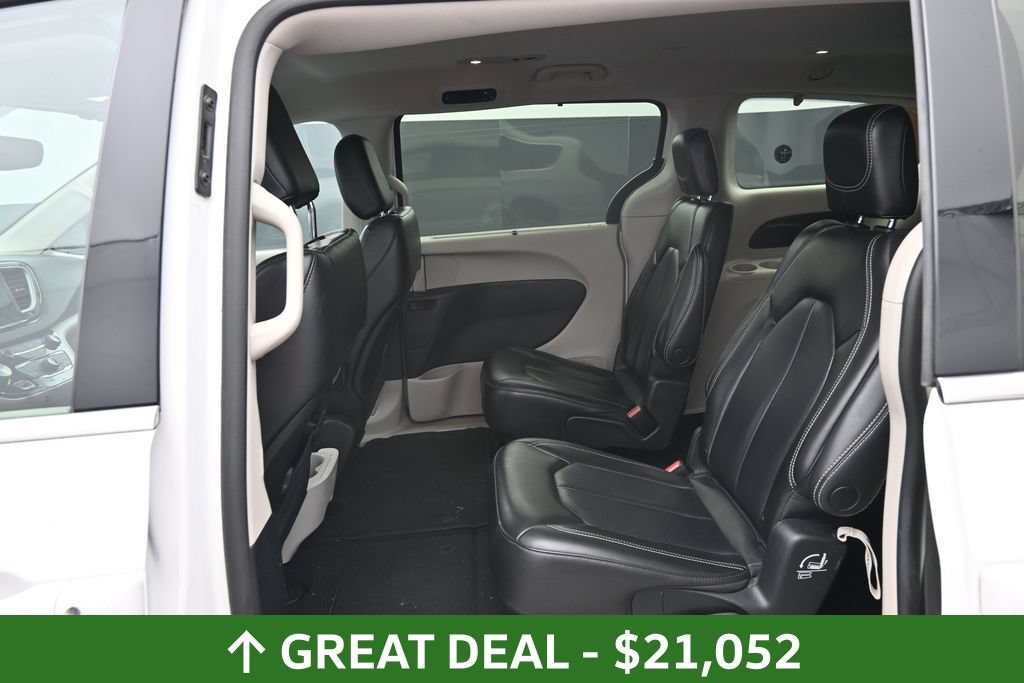 Used 2023 Chrysler Pacifica Touring-L FWD image 18