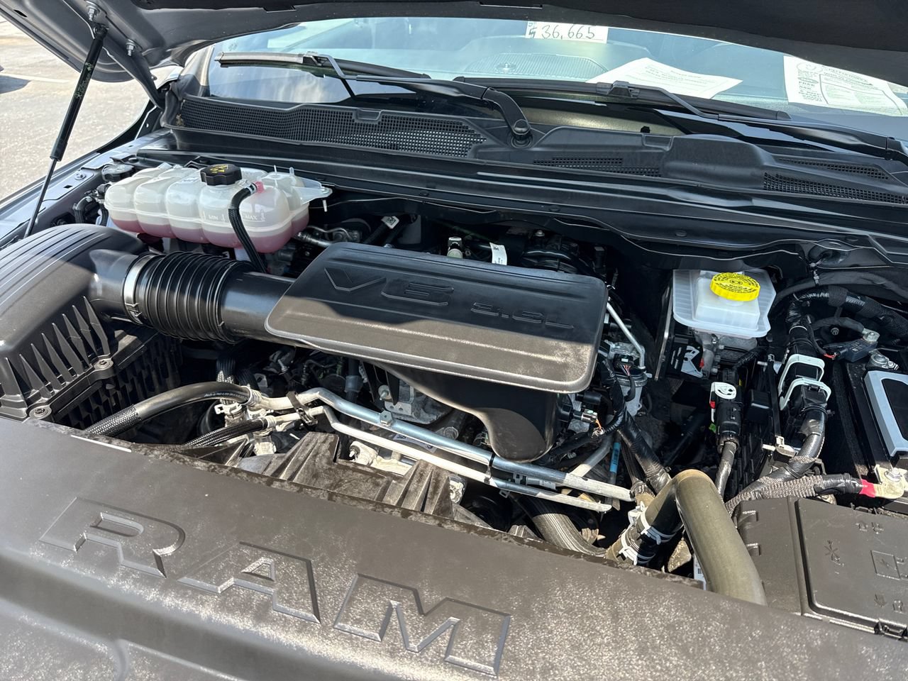 Used 2025 RAM 1500 Big Horn AWD/4WD image 9