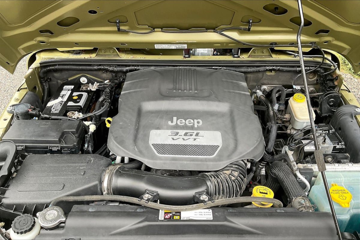 Used 2013 Jeep Wrangler Sport AWD/4WD image 28