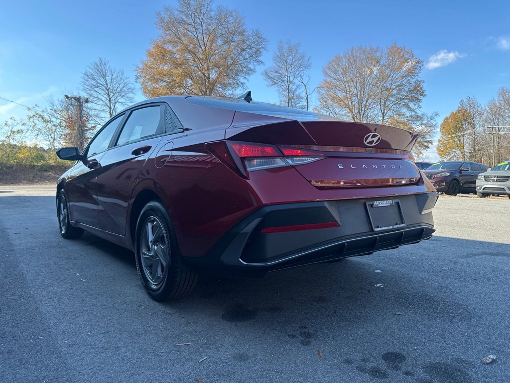 Used 2024 Hyundai Elantra SE image 38