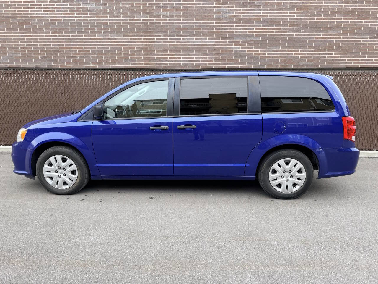 Used 2019 Dodge Grand Caravan SE w/ UConnect Hands-Free Group image 4