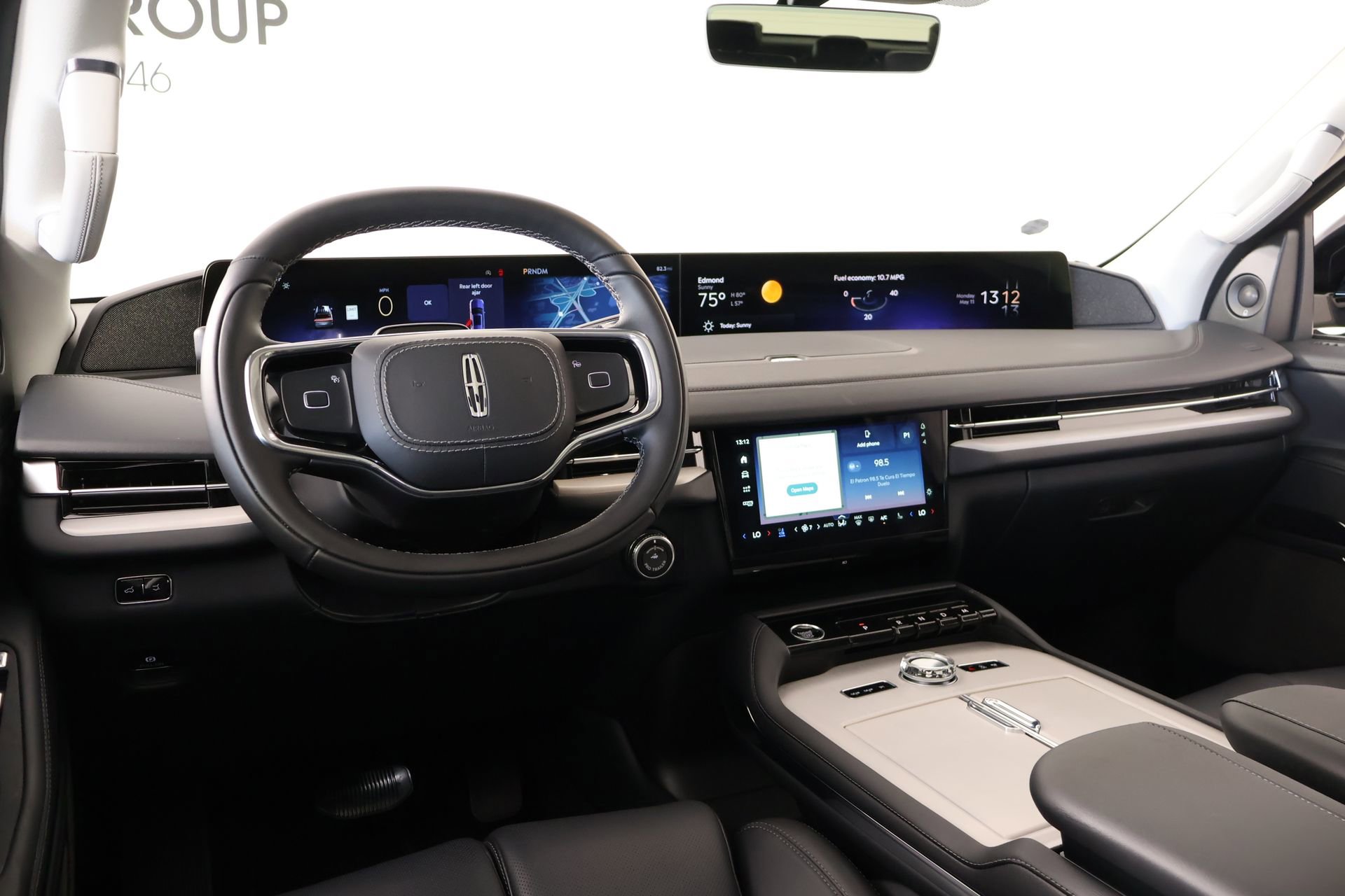 New 2025 Lincoln Navigator L Reserve AWD/4WD image 2