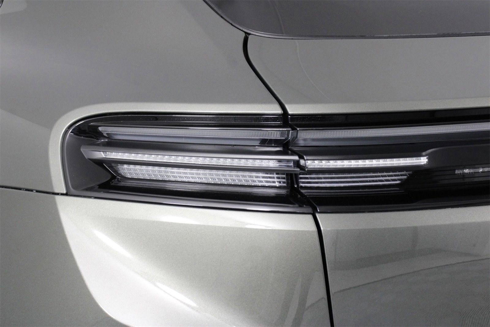 Used 2025 Porsche Macan Electric image 21