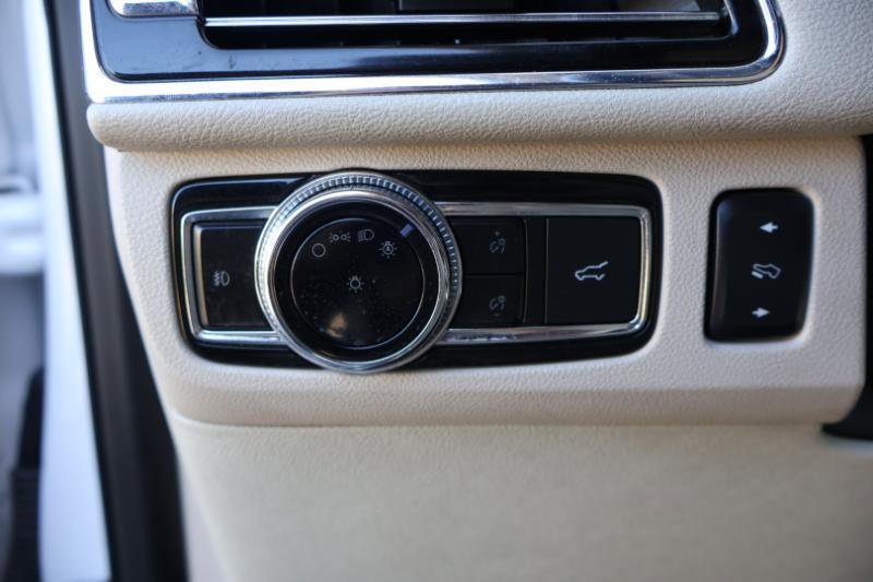 Used 2019 Lincoln Navigator Reserve image 17