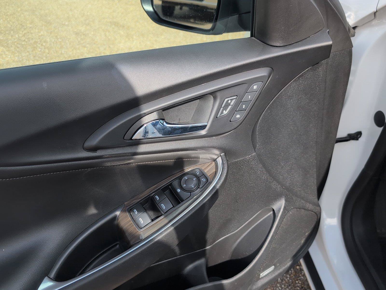 Used 2024 Chevrolet Malibu LT FWD image 12