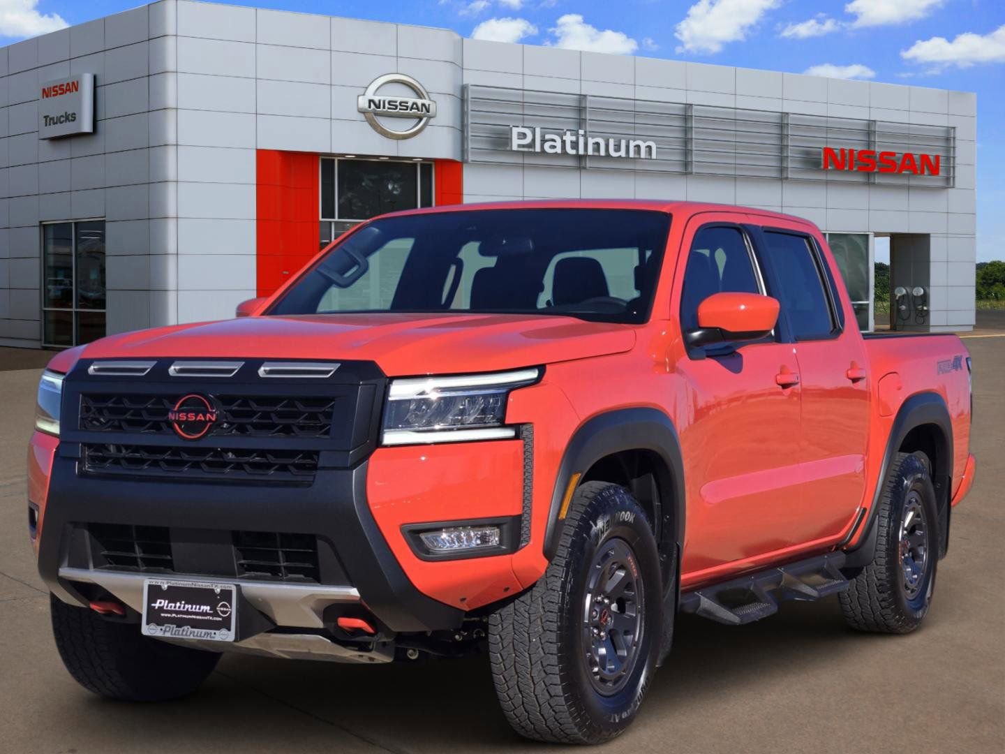 Used 2025 Nissan Frontier PRO-4X image 2