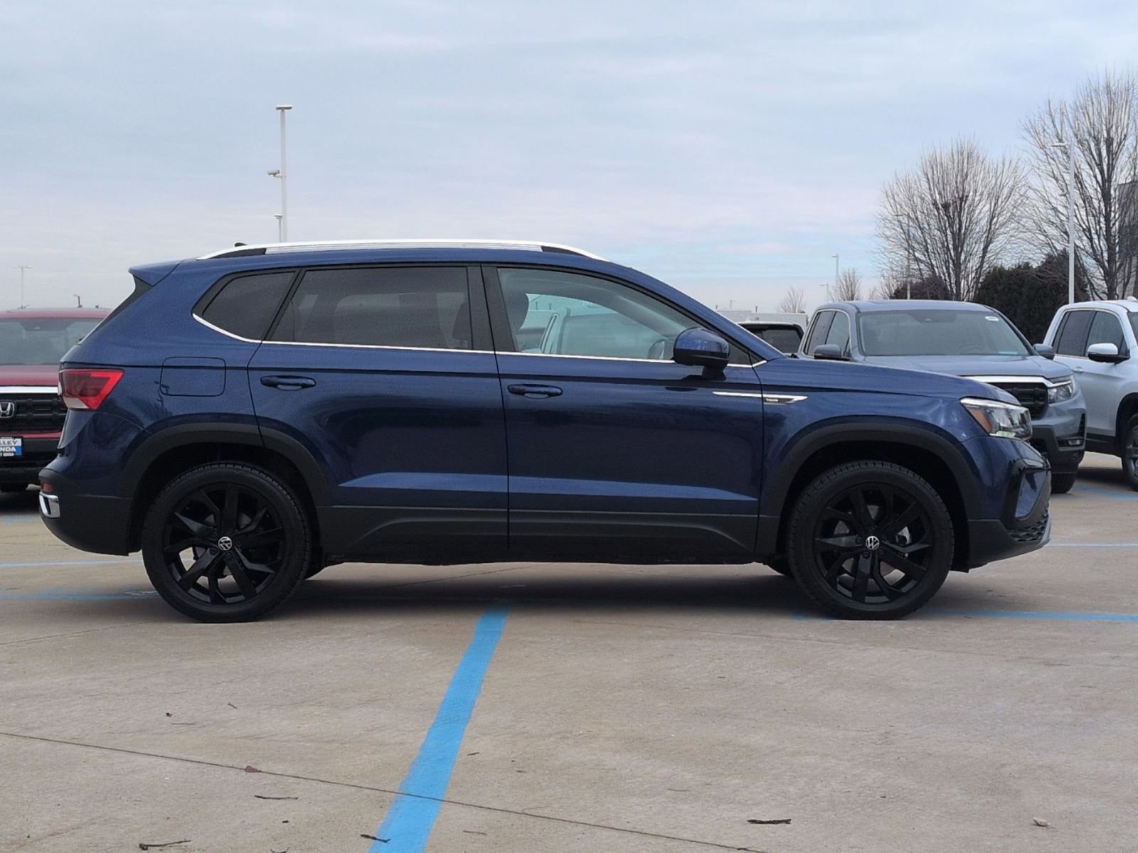 Used 2022 Volkswagen Taos SE image 4