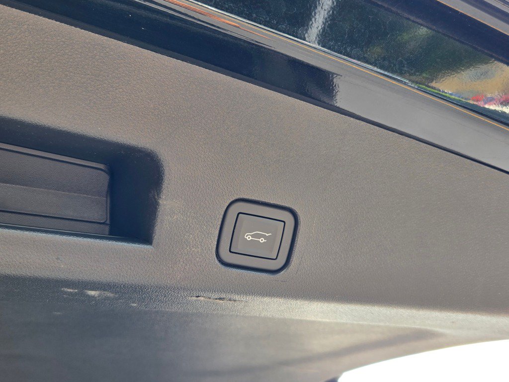 Used 2026 Chevrolet Traverse LT AWD/4WD image 16