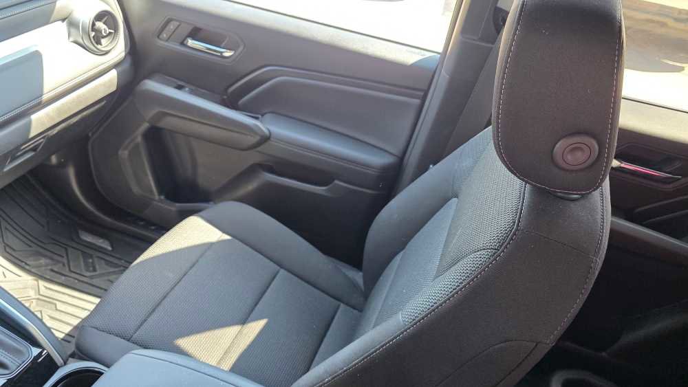 Used 2024 Chevrolet Colorado LT AWD/4WD image 17