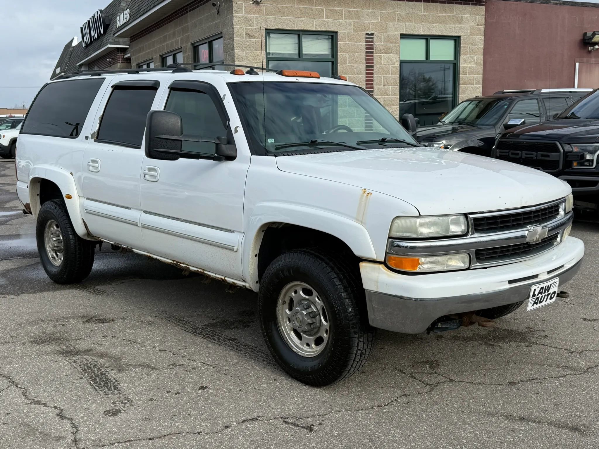 Used 2003 Chevrolet Suburban 2500 LT w/ LT Preferred Equipment Group AWD/4WD image 3