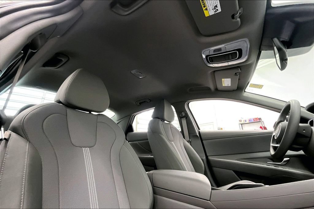 Certified 2024 Hyundai Elantra SE FWD image 17