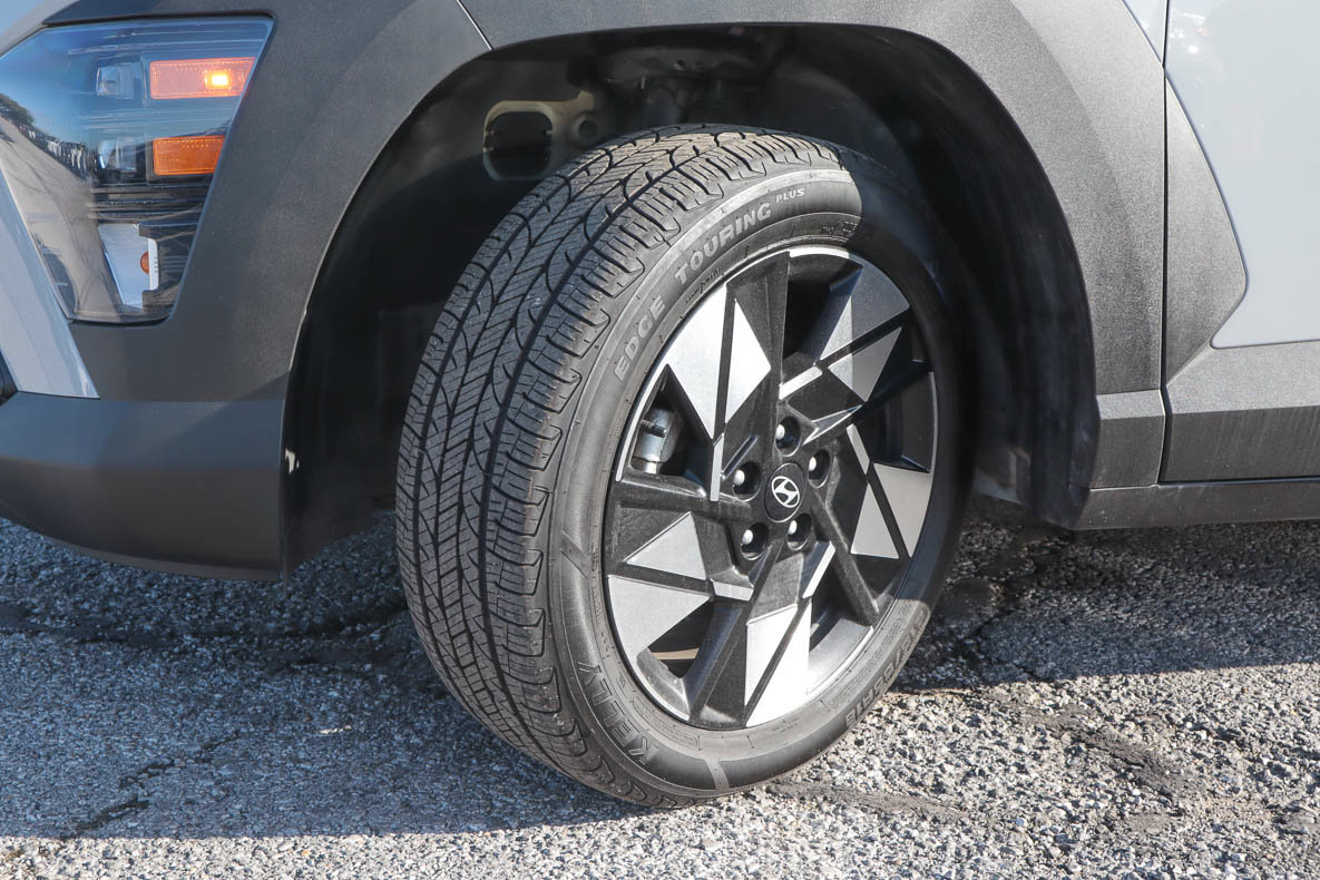 Used 2024 Hyundai Kona SEL AWD/4WD image 16