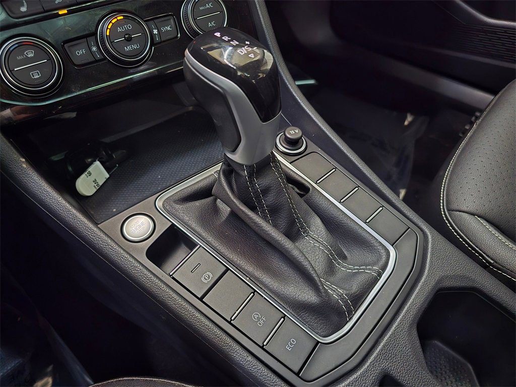 Used 2023 Volkswagen Jetta SE w/ Panoramic Sunroof Package image 32