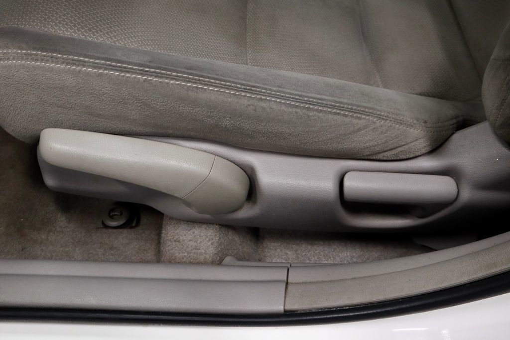 Used 2013 Honda Insight LX image 24