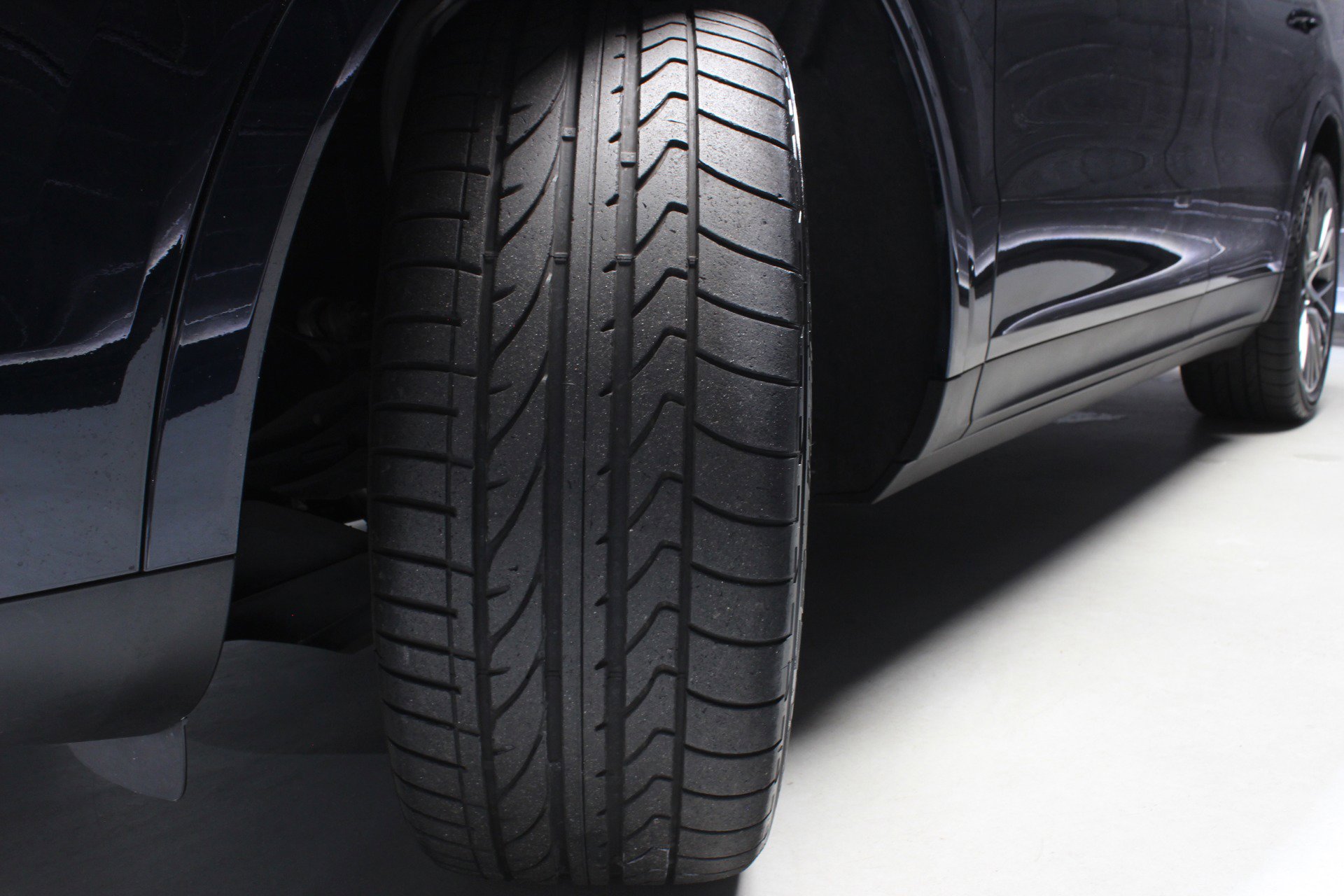 Used 2023 Porsche Cayenne Platinum Edition image 19