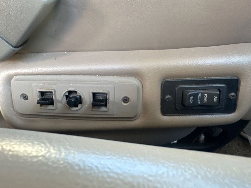 Used 2016 Chevrolet Express 2500 image 14