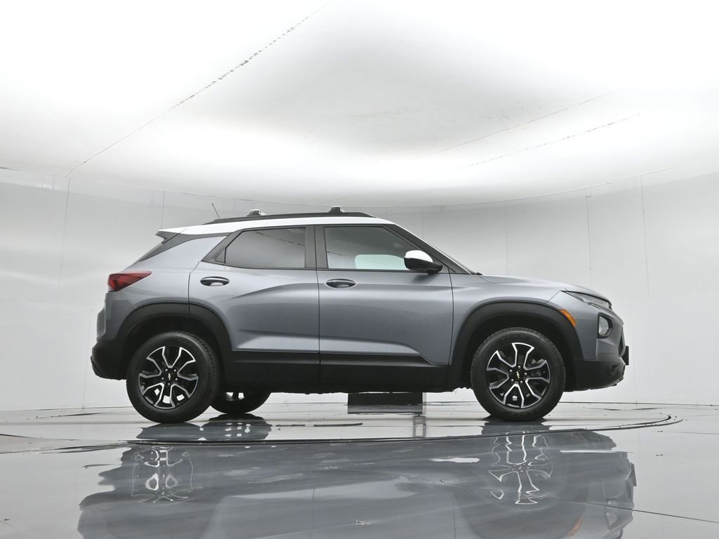 Used 2021 Chevrolet TrailBlazer ACTIV w/ Technology Package image 55