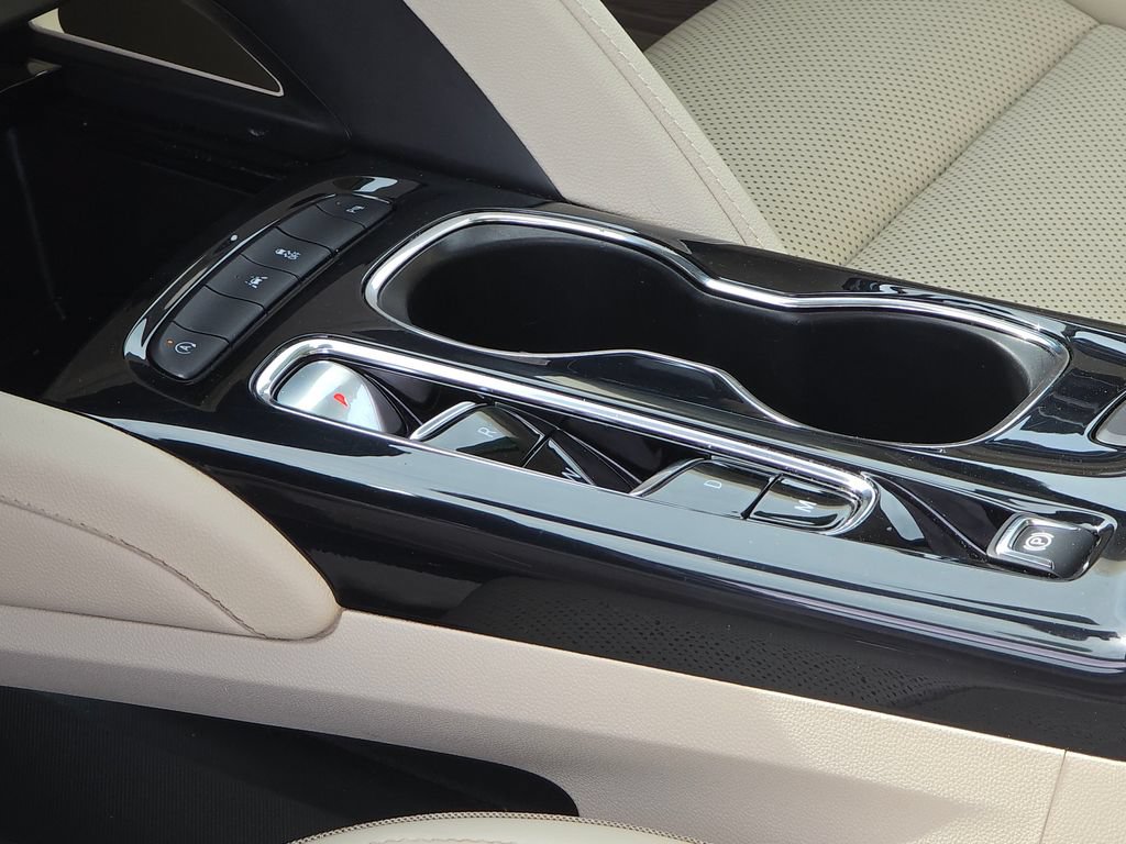 Used 2022 Buick Envision Essence w/ Technology Package I FWD image 24