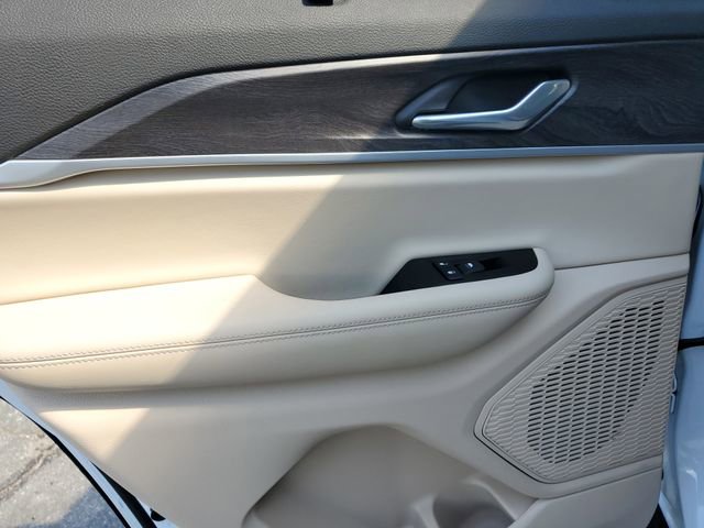 Certified 2025 Jeep Grand Cherokee Limited w/ Luxury Tech Group II image 17