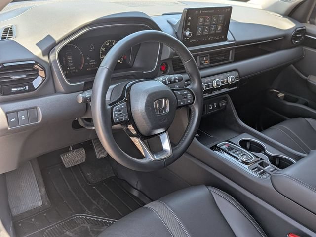 Used 2025 Honda Pilot Touring image 11